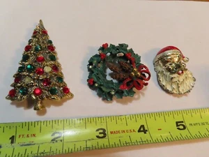 Spilla Babbo Natale Vintage, Albero di Natale e Corona Spilla, Spille - Foto 1 di 2