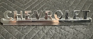Emblema vintage de camioneta Chevrolet 1947 - 1953 con capucha GM 3692103 - Imagen 1 de 14