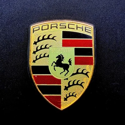 Genuíno Porsche 911 Cayman Cayenne Panamera Taycan capô emblema crista para 05-25 - Imagem 1 de 2