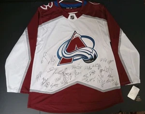 COLORADO AVALANCHE 2018-19  SIGNED JERSEY 31 Autos: MacKinnon,Rantanen,Landeskog - Picture 1 of 5