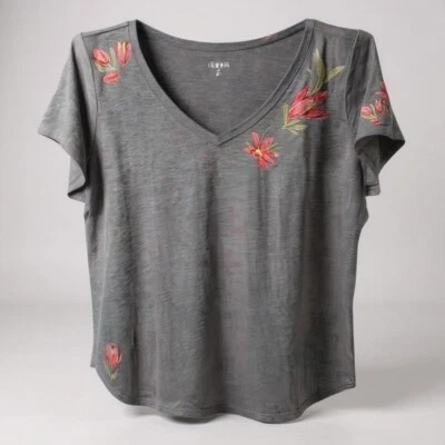 Camiseta TORRID Flowers Classic Vintage Gola V Nova Com Etiqueta Tamanho 4X - Imagem 1 de 4