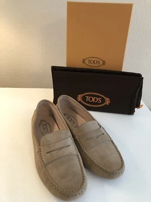 Nuevo en caja: Mocasines de conducción TOD'S Gommino de gamuza tostada 38-1/2 para mujer, EE. UU. 8-1/2 Foto 1 de 4