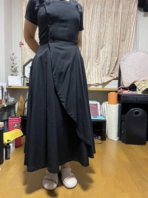 FALDA JUMPER ASIMÉTRICA USADA COMME DES GARCONS? ENVOLTURA NEGRA BUENA Foto 1 de 4