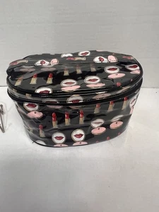 Nick&Nona Kulturbeutel/Schminktasche Vinyl rote Lippen, Lippenstifte - Bild 1 von 11