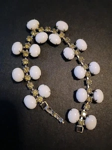 Atemberaubendes Armband aus Milchglas und Strass 20 Zoll - Bild 1 von 5