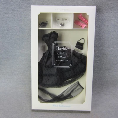 Etiqueta Dorada Piedra de Seda Barbie Modelo de Moda Negro Encantamiento NRFB Mattel 55500 Foto 1 de 4