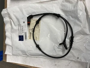 Mercedes ML /GL o/s/f wheel speed sensor 1649058200 - Picture 1 of 1