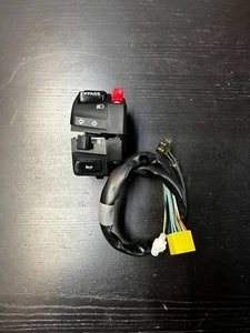 2017 SUZUKI GSXR 600 LEFT HEADLIGHT SWITCH CONTROL 37400-14J00 - Picture 1 of 5