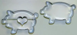 Ausstecher/Ausstechform „SCHWEIN MIT HERZ + UNTERTEIL“ Linzer 2-tlg. - Bild 1 von 1