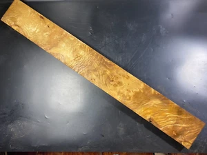 Cuello de guitarra en blanco madera de alcanfor dorado burl suministro Luthier 33.7"x4.25"x1.2" - Imagen 1 de 6