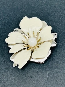 Vintage Sarah Coventry Silver and White Enamel Flower Brooch Pin Spring Floral - Picture 1 of 8
