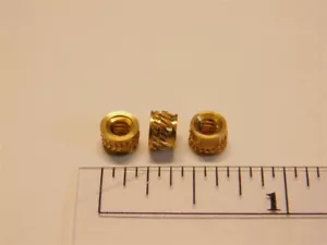 100 inserti filettati ottone 632X150H 6-32 hardware elettronico Tri Star/RAF 632 - Foto 1 di 1