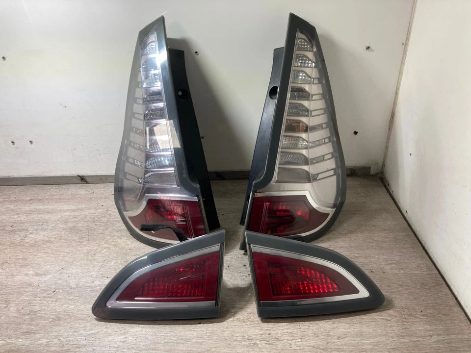 CONJUNTO DE LANTERNAS TRASEIRAS INTERNAS E EXTERNAS TRASEIRAS DO LADO DO PASSAGEIRO E MOTORISTA 2012 RENAULT CENIC - Imagem 1 de 4