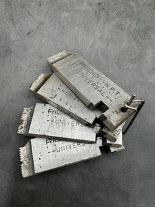 JUEGO DE TROQUELES ROSCADOS DE TUBERÍA UNIVERSAL RIDGID 1/2-3/4 como está uno astillado - Imagen 1 de 6