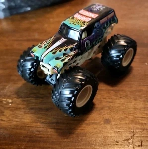 Grave Digger MONSTER JAM Boneyard Truck 2022 1/64 Spin Master Series 19 Loose - Picture 1 of 4