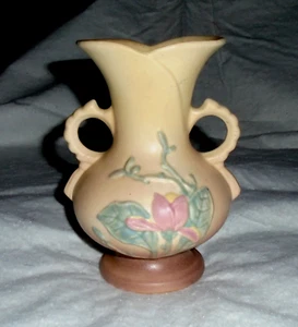 Vintage 1940s Hull Pottery Vase Magnolia Pattern 15-6 1/4 Excellent Condition. H - Picture 1 of 7