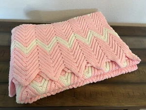 Coperta bianca rosa afgana bambino chevron zig zag lap coperta - Foto 1 di 3