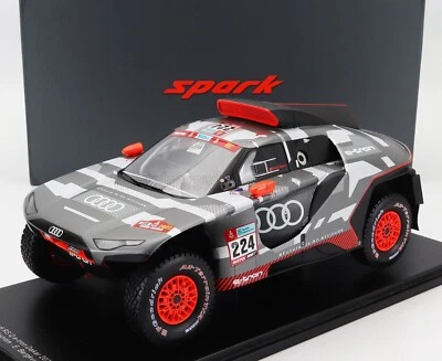 Spark AUDI Q E-TRON RS RALLY DAKAR 2022 #224 with Showcase 1/18 Scale New - Image 1 of 2