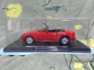 Mazda Eunos Roadster 1989 escala 1/24 modelo diecast rojo usado - Imagen 1 de 12