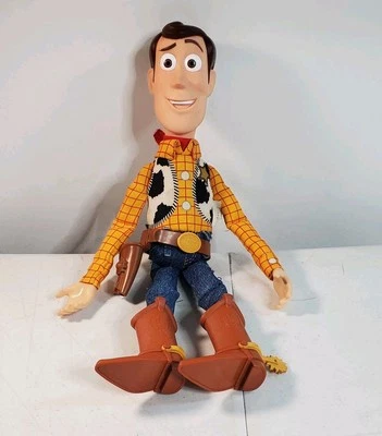 Toy Story Woody Tire de Cuerda Hablando FUNCIONA 15" Muñeca Disney Pixar Sin Sombrero Usado Foto 1 de 4
