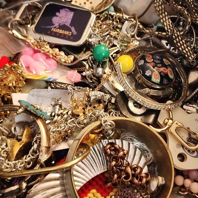 Mittlere Flatrate Schmuck Trödel Basteln Ernte Posten VOLL GEFÜLLT  - Bild 1 von 4