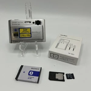 Fotocamera digitale Sony argento Cyber Shot DSC-T70 8,1MP e batteria caricabatterie - testata - Foto 1 di 10