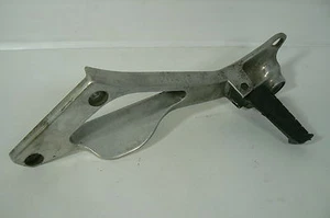 Yamaha TDM 850 3VD Fußraste Beifahrer links, Auspuffhalter, Soziusraste - Picture 1 of 2