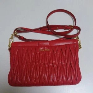 Borsa a tracolla Miu Miu Matelasse raccolta pochette pelle rossa usata dal Giappone FS - Foto 1 di 11