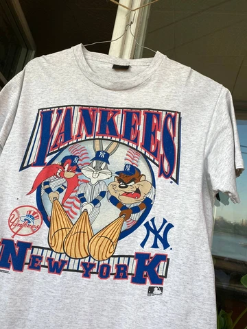 Vtg 1995 New York Yankees Looney Tunes gray T-Shirt reprint classic tee H8957 Cover
