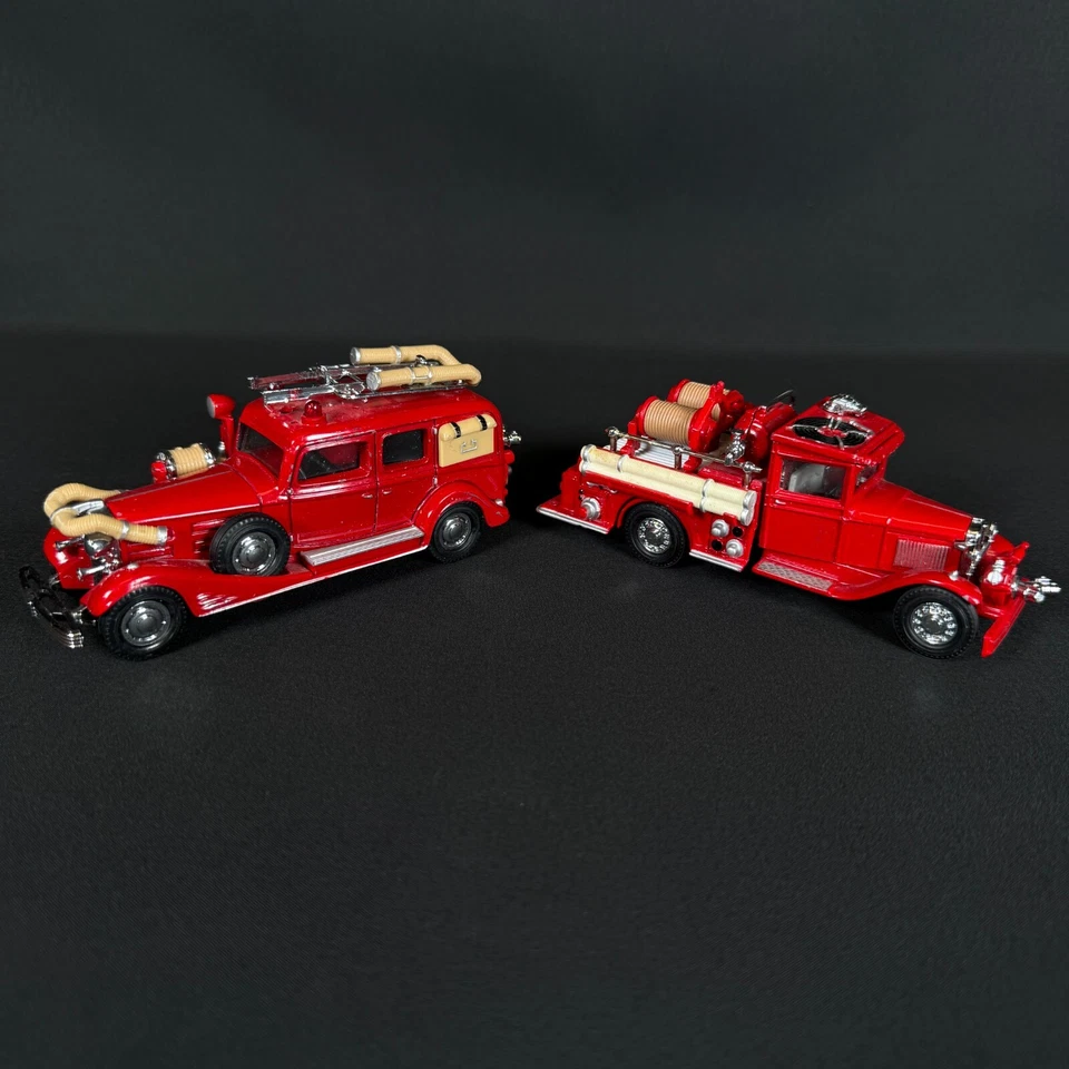 Lote de 2 Matchbox 1933 Cadillac Fire Wagon + Eligor 1932 Ford Fire Truck Diecast Foto 1 de 4