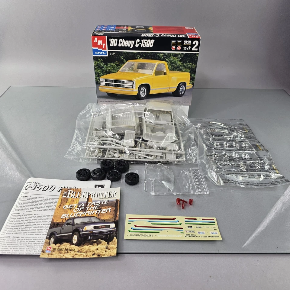 AMT 6082 Chevrolet C-1500 Sportside Pickup Model Kit
