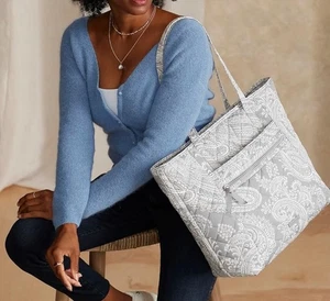 Borsa Vera Bradley GRANDE Performance Twill Vera Tote Bag Cloud Grigio Paisley Prezzo al pubblico consigliato $155  - Foto 1 di 7