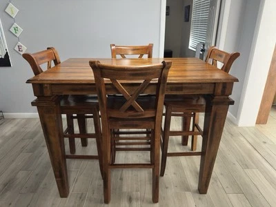 Mesa de comedor. Madera maciza de roble Foto 1 de 4