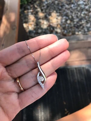 Collar de diamantes redondos centrales de 0,5 quilates Zales en oro blanco de 14K con su cadena Foto 1 de 4