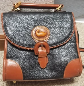 Dooney and Bourke leather purse - Picture 1 of 7