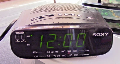 Sony ICF-C212 Dream Machine AM/FM Clock Radio Green Display Tested Works - Image 1 of 3
