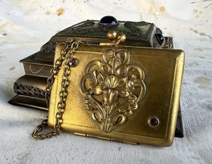 Victorian Era Art Nouveau Gold Tone Purple Faceted Glass Mini Purse Compact VTG - Picture 1 of 17