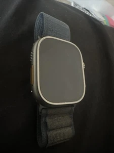 Apple Watch Ultra 2 49mm tytanowa obudowa z pętlą szlakową - zielona, GPS + komórka) - Zdjęcie 1 z 3
