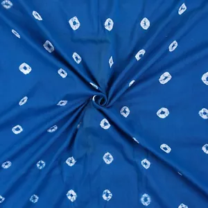 Bandhani tinto cravatta blu indaco By The Yard indiano fatto a mano cotone tessuto leggero - Foto 1 di 5