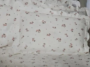 2 fundas de almohada estándar TARF Home Collection Matelasse blanco rosa floral en mal estado - Imagen 1 de 3
