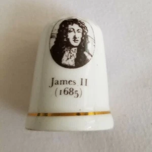 Dedal de la realeza Rey Jaime II 1685 porcelana de hueso Gran Bretaña de colección  - Imagen 1 de 5