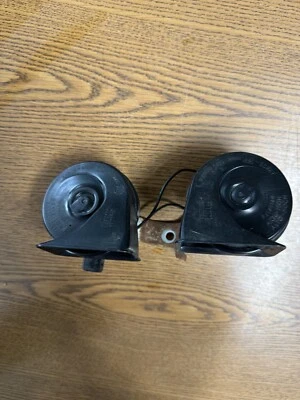 2004-2008 Maserati Quattroporte Left & Right Tone Signal Horn Pair Set of 2 OEM - Image 1 of 4