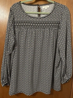 Top Max Studio Talla Grande Manga Larga Botón Espalda Calce Relajado Adelgazante Talla 1x Foto 1 de 4