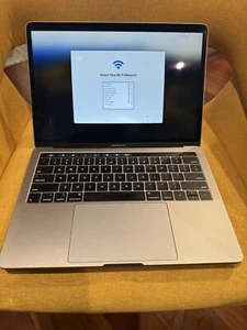 Apple MacBook Pro 2019 Silber A2159 - Bild 1 von 16