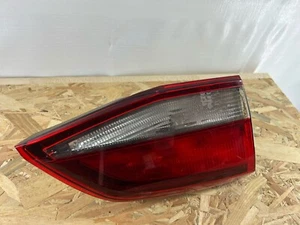 STOP FANALE FANALINO POSTERIORE PORTELLONE INT SX OPEL ASTRA K SW SPORCO DENTRO - Foto 1 di 6