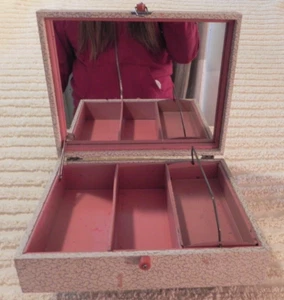 VTG Chippy Covered Wood Jewelry Box Bakelite Handle/Latch Mirror Takeout Tray - Picture 1 of 20