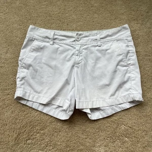 Lilly Pulitzer Women’s White Callahan Chino Shorts - Size 6 - EUC - 100% Cotton - Picture 1 of 9