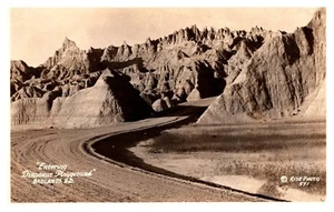 Betreten Dinosaurier Spielplatz Badlands South Dakota RPPC - Bild 1 von 2