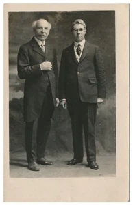 Abrigo de mañana Padre e hijo para hombre cuello de moda postal foto real RPPC c. 1925 - Imagen 1 de 2