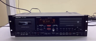 Reproductor de CD y casete combinado de grado profesional Tascam CC-222 MK II Foto 1 de 4